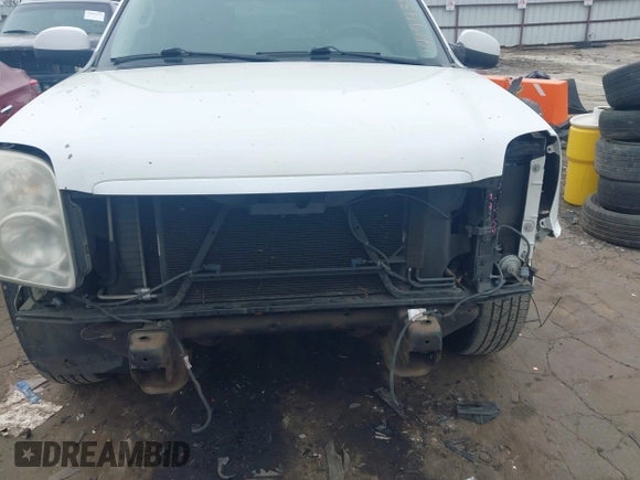2008 GMC Yukon SLT w/4SB with VIN 1GKFC13088J194967, listed as a IAAI auction lot 41943330 with 258,953 mi miles. Bid and sale history available at carsss.com. Image 6.
