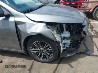 2023 Kia Forte GT-Line z VIN 3KPF54AD3PE641178, wystawiony jako IAAI lot #42114495 z przebiegiem 14 032 mil mil oraz . Historia ofert i sprzedaży dostępna na DreamBid. Obrazek 18.