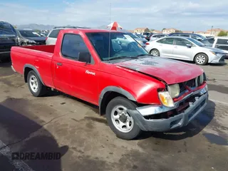 2000 Nissan Frontier XE z VIN 1N6DD21SXYC366427, wystawiony jako IAAI lot #42111404 z przebiegiem 176 579 mil mil oraz . Historia ofert i sprzedaży dostępna na DreamBid. Obrazek 1.