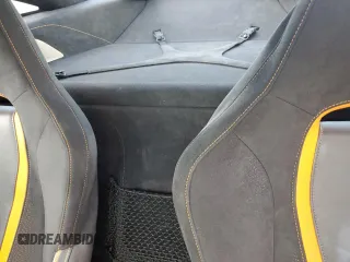 2019 McLaren 720S z VIN SBM14DCA9KW003247, wystawiony jako Copart lot #80073724 z przebiegiem 18 804 mil mil oraz Szkody całkowita. Historia ofert i sprzedaży dostępna na DreamBid. Obrazek 10.