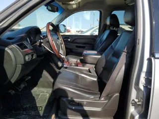 2012 Cadillac Escalade z VIN 1GYS4GEF8CR189283, wystawiony jako Copart lot #66430754 z przebiegiem 219 132 mil mil oraz Czysty tytuł • Clean title. Historia ofert i sprzedaży dostępna na DreamBid. Obrazek 7.
