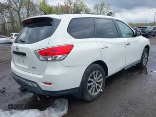 2013 Nissan Pathfinder SV with VIN 5N1AR2MM2DC616205, listed as a IAAI auction lot 42018693 with 132,148 mi miles. Bid and sale history available at carsss.com. Image 4.