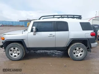 2007 Toyota FJ Cruiser with VIN JTEBU11FX70056992, listed as a IAAI auction lot 41814520 with 162,583 mi miles. Bid and sale history available at carsss.com. Image 15.
