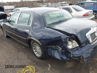 2001 Lincoln Town Car Signature with VIN 1LNHM82W61Y733577, listed as a IAAI auction lot 41899175 with 105,083 mi miles and . Bid and sale history available at DreamBid. Image 3.