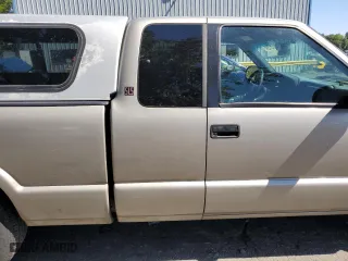 2002 GMC Sonoma SLS with VIN 1GTCS19W628240548, listed as a Copart auction lot 69665724 with 245,738 mi miles and Salvage Title. Bid and sale history available at carsss.com. Image 11.