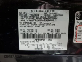 2011 Ford Mustang V6 z VIN 1ZVBP8AM7B5144930, wystawiony jako Copart lot #59091965 z przebiegiem 224 980 mil mil oraz Czysty tytuł • Clean title. Historia ofert i sprzedaży dostępna na DreamBid. Obrazek 13.