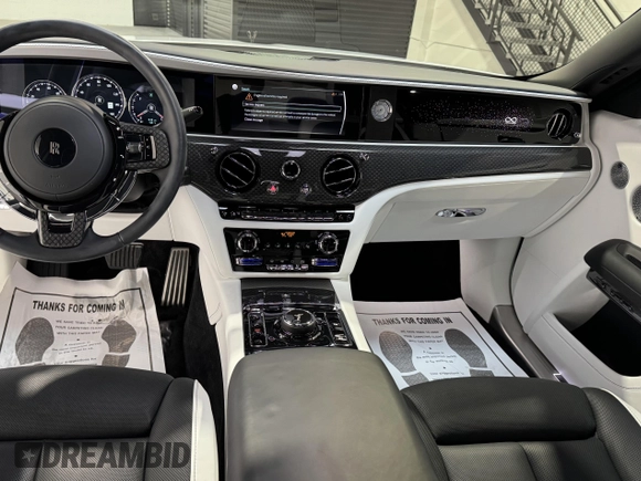 2022 Rolls-Royce Ghost Black Badge z VIN SCATD6C09NU209759, wystawiony jako IAAI lot #42301155 z przebiegiem 5631 mil mil oraz . Historia ofert i sprzedaży dostępna na DreamBid. Obrazek 5.