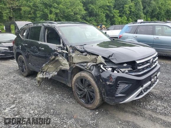 2022 Volkswagen Atlas SE with VIN 1V2HR2CA1NC526036, listed as a Copart auction lot 60133505 with 52,365 mi miles and Salvage title. Bid and sale history available at DreamBid. Image 4.