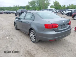2011 Volkswagen Jetta SE with VIN 3VWDZ7AJ4BM370033, listed as a IAAI auction lot 42367238 with 161,635 mi miles and . Bid and sale history available at DreamBid. Image 3.