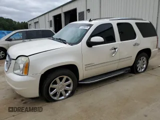 2010 GMC Yukon Denali with VIN 1GKUCEEF2AR119463, listed as a Copart auction lot 71236674 with 233,731 mi miles and Salvage Title. Bid and sale history available at carsss.com. Image 1.