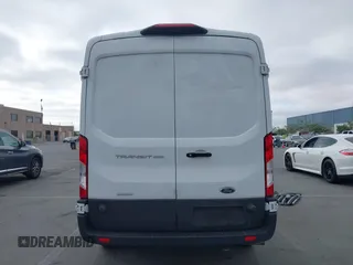 2020 Ford Transit Cargo с VIN 1FTBR1CG5LKB66925, выставлен на аукционе IAAI как лот 42449109 с пробегом Не указан миль и . История ставок и продаж доступна на DreamBid. Изображение 17.