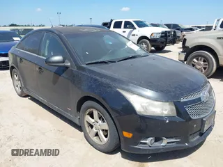2014 Chevrolet Cruze 1LT z VIN 1G1PC5SB7E7293887, wystawiony jako IAAI lot #39783224 z przebiegiem 156 926 mil mil oraz . Historia ofert i sprzedaży dostępna na DreamBid. Obrazek 1.