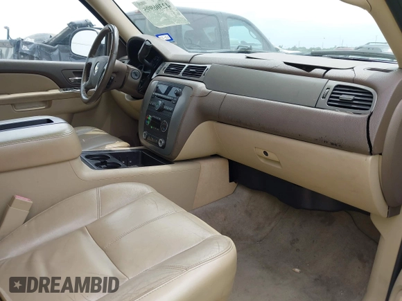 2011 Chevrolet Tahoe LT z VIN 1GNSCBE07BR243556, wystawiony jako IAAI lot #42306995 z przebiegiem Nie podano mil oraz . Historia ofert i sprzedaży dostępna na DreamBid. Obrazek 5.