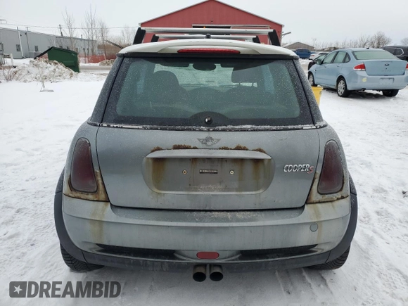 2006 MINI Hardtop S z VIN WMWRE33556TN29417, wystawiony jako Copart lot #42712575 z przebiegiem 265 492 mil mil oraz Czysty tytuł • Clean title. Historia ofert i sprzedaży dostępna na DreamBid. Obrazek 6.