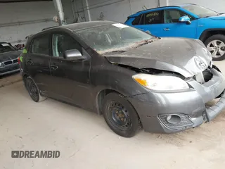 2010 Toyota Matrix S z VIN 2T1KE4EEXAC036565, wystawiony jako IAAI lot #42459351 z przebiegiem 182 150 mil mil oraz . Historia ofert i sprzedaży dostępna na DreamBid. Obrazek 1.
