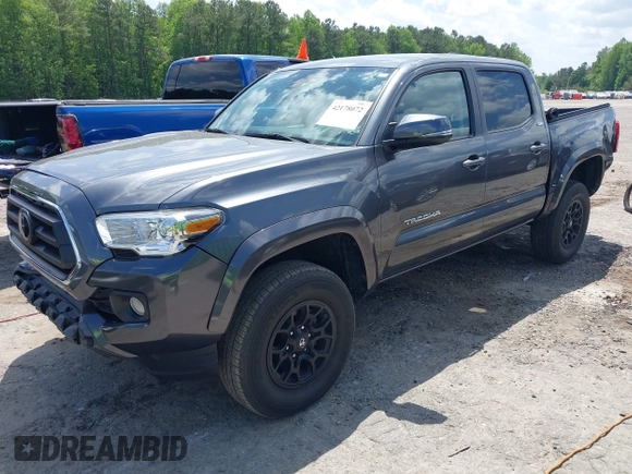 2021 Toyota Tacoma SR z VIN 3TMCZ5AN2MM392590, wystawiony jako IAAI lot #42178072 z przebiegiem 42 542 mil mil oraz . Historia ofert i sprzedaży dostępna na DreamBid. Obrazek 2.