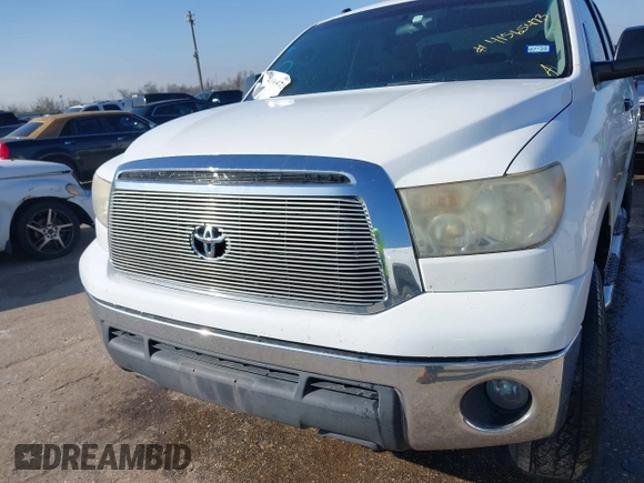 2013 Toyota Tundra z VIN 5TFRM5F14DX061244, wystawiony jako IAAI lot #41565473 z przebiegiem 253 238 mil mil oraz . Historia ofert i sprzedaży dostępna na DreamBid. Obrazek 6.
