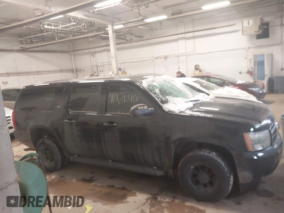 2008 Chevrolet Suburban Commercial with VIN 3GNGK26KX8G149169, listed as a IAAI auction lot 41469910 with 101,612 mi miles. Bid and sale history available at carsss.com. Image 13.