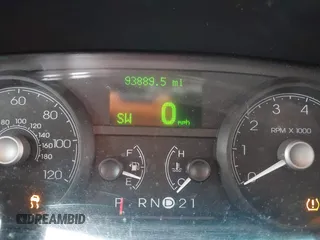 2008 Lincoln Town Car Limited z VIN 2LNHM82V98X652123, wystawiony jako IAAI lot #42065134 z przebiegiem 93 889 mil mil oraz . Historia ofert i sprzedaży dostępna na DreamBid. Obrazek 7.