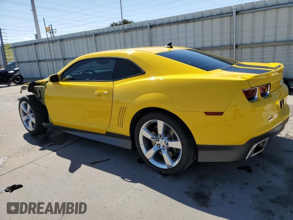 2010 Chevrolet Camaro 2SS z VIN 2G1FK1EJ5A9128567, wystawiony jako Copart lot #55323215 z przebiegiem 40 219 mil mil oraz Szkody całkowita. Historia ofert i sprzedaży dostępna na DreamBid. Obrazek 2.