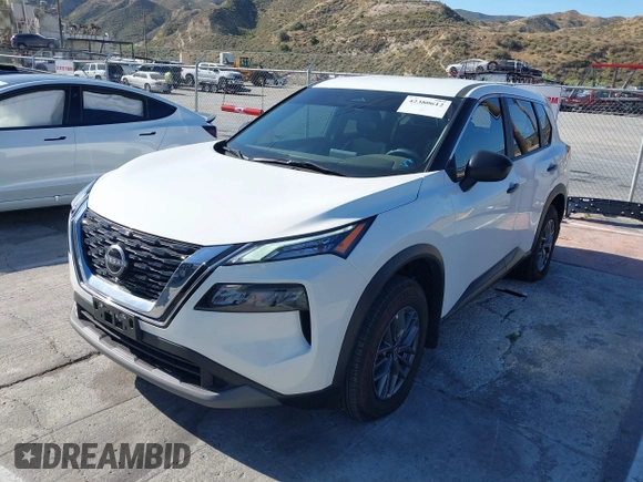 2023 Nissan Rogue S z VIN 5N1BT3AA8PC930807, wystawiony jako IAAI lot #42380612 z przebiegiem 5 050 mil mil oraz . Historia ofert i sprzedaży dostępna na DreamBid. Obrazek 17.