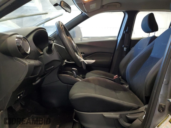 2019 Nissan Kicks S z VIN 3N1CP5CU5KL527934, wystawiony jako Copart lot #56354865 z przebiegiem 134 063 mil mil oraz Czysty tytuł • Clean title. Historia ofert i sprzedaży dostępna na DreamBid. Obrazek 7.