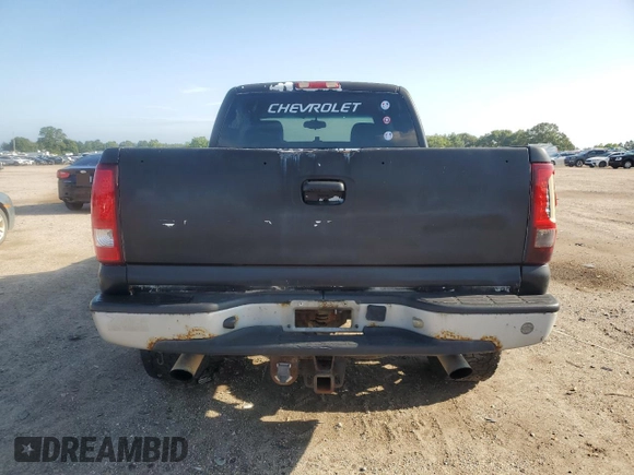 2005 Chevrolet Silverado 1500 LS z VIN 1GCEK19V45E151261, wystawiony jako Copart lot #61556275 z przebiegiem 329 943 mil mil oraz Czysty tytuł • Clean title. Historia ofert i sprzedaży dostępna na DreamBid. Obrazek 6.