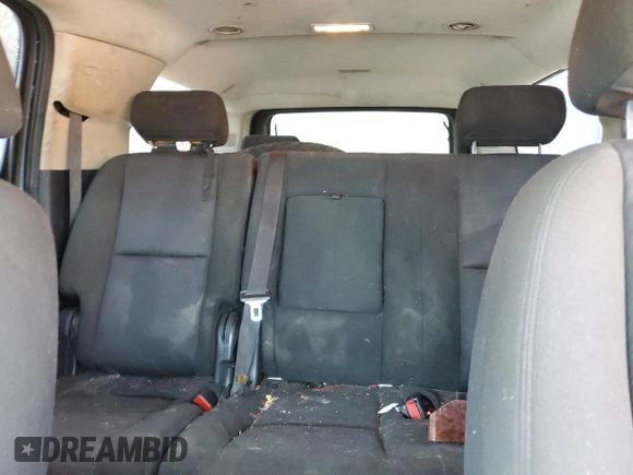 2010 Chevrolet Suburban LS z VIN 1GNUKHE32AR212268, wystawiony jako Copart lot #57613895 z przebiegiem 294 117 mil mil oraz Szkoda całkowita • Salvage title. Historia ofert i sprzedaży dostępna na DreamBid. Obrazek 10.