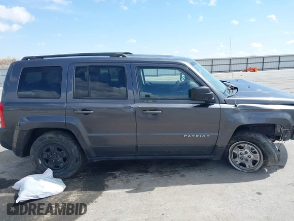 2016 Jeep Patriot Sport with VIN 1C4NJRBB0GD669121, listed as a IAAI auction lot 41947932 with 212,040 mi miles and . Bid and sale history available at carsss.com. Image 13.