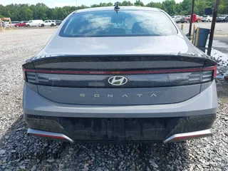 2024 Hyundai Sonata SEL z VIN KMHL64JA3RA398298, wystawiony jako IAAI lot #42462477 z przebiegiem 21 843 mil mil oraz . Historia ofert i sprzedaży dostępna na DreamBid. Obrazek 17.
