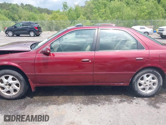 2000 Toyota Camry CE z VIN JT2BG22K3Y0521541, wystawiony jako IAAI lot #42074772 z przebiegiem 144 587 mil mil oraz . Historia ofert i sprzedaży dostępna na DreamBid. Obrazek 14.