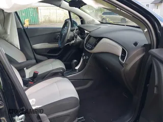 2020 Chevrolet Trax LS with VIN 3GNCJKSB8LL226077, listed as a IAAI auction lot 42157425 with 99,947 mi miles and . Bid and sale history available at DreamBid. Image 5.
