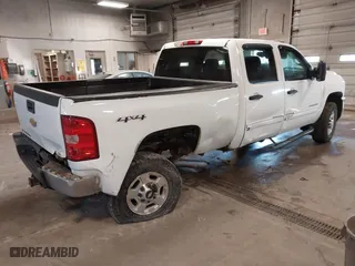 2014 Chevrolet Silverado 2500HD LT with VIN 1GC1KXCG5EF102897, listed as a IAAI auction lot 41500574 with 185,117 mi miles. Bid and sale history available at carsss.com. Image 4.