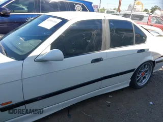 1997 BMW M3 z VIN WBSCD0327VEE11030, wystawiony jako IAAI lot #42306166 z przebiegiem 209 270 mil mil oraz . Historia ofert i sprzedaży dostępna na DreamBid. Obrazek 15.