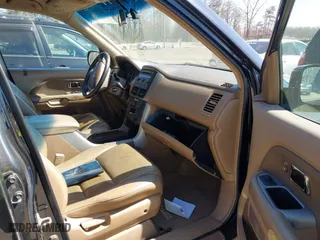 2006 Honda Pilot EX-L with VIN 5FNYF18516B007427, listed as a IAAI auction lot 41910567 with 194,805 mi miles. Bid and sale history available at carsss.com. Image 5.