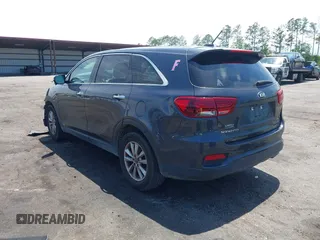 2019 Kia Sorento LX z VIN 5XYPGDA59KG448942, wystawiony jako IAAI lot #42333673 z przebiegiem 172 581 mil mil oraz . Historia ofert i sprzedaży dostępna na DreamBid. Obrazek 3.