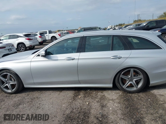 2019 Mercedes-Benz E 450 with VIN WDDZH6JB7KA520993, listed as a IAAI auction lot 40525935 with Not provided miles and . Bid and sale history available at DreamBid. Image 13.