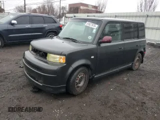 2006 Scion xB z VIN JTLKT324964075609, wystawiony jako Copart lot #51627975 z przebiegiem 43 099 mil mil oraz Czysty tytuł • Clean title. Historia ofert i sprzedaży dostępna na DreamBid. Obrazek 1.