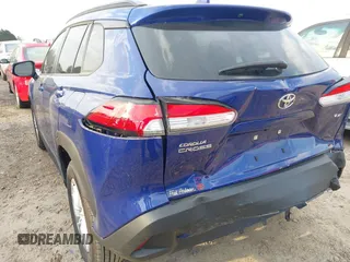 2022 Toyota Corolla Cross LE z VIN 7MUCAAAG6NV018136, wystawiony jako IAAI lot #41863545 z przebiegiem 40 239 mil mil oraz . Historia ofert i sprzedaży dostępna na DreamBid. Obrazek 6.