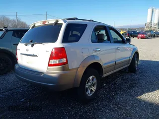2005 Kia Sorento LX with VIN KNDJD733855444289, listed as a IAAI auction lot 41001977 with 193,973 mi miles. Bid and sale history available at carsss.com. Image 4.