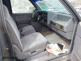 1995 Dodge Dakota with VIN 1B7GL23X0SS266233, listed as a IAAI auction lot 41864191 with 199,159 mi miles. Bid and sale history available at carsss.com. Image 5.
