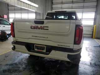 2020 GMC Sierra 2500HD Denali with VIN 1GT49REY1LF122894, listed as a Copart auction lot 45106775 with 205,628 mi miles and Salvage Title. Bid and sale history available at carsss.com. Image 6.