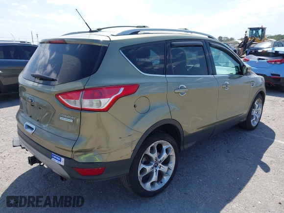 2013 Ford Escape Titanium with VIN 1FMCU0J94DUB06332, listed as a IAAI auction lot 41824742 with 92,633 mi miles. Bid and sale history available at carsss.com. Image 4.