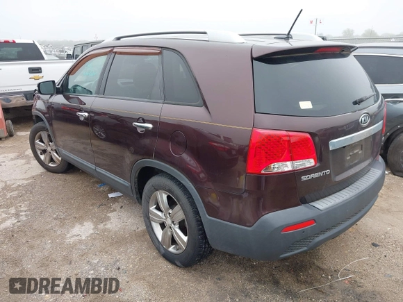 2012 Kia Sorento EX z VIN 5XYKU3A63CG306285, wystawiony jako IAAI lot #42166617 z przebiegiem 215 132 mil mil oraz . Historia ofert i sprzedaży dostępna na DreamBid. Obrazek 3.
