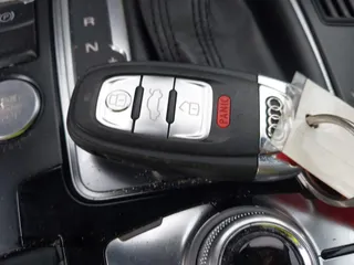 2014 Audi A4 Premium Plus z VIN WAUFFAFL7EN006692, wystawiony jako IAAI lot #42354027 z przebiegiem 99 560 mil mil oraz . Historia ofert i sprzedaży dostępna na DreamBid. Obrazek 11.