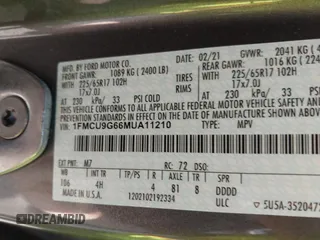 2021 Ford Escape SE z VIN 1FMCU9G66MUA11210, wystawiony jako IAAI lot #42205135 z przebiegiem 35 165 mil mil oraz . Historia ofert i sprzedaży dostępna na DreamBid. Obrazek 9.