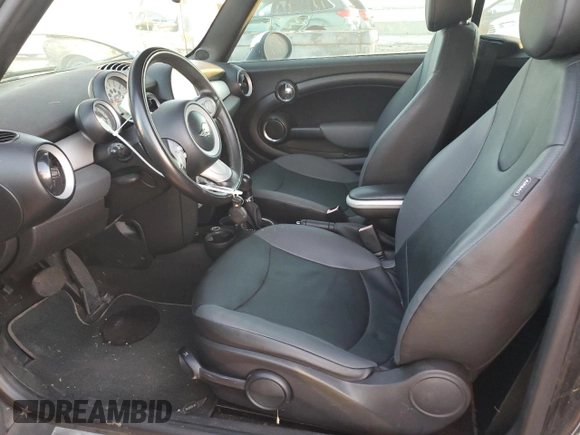 2009 MINI Convertible с VIN WMWMR335X9TU95882, выставлен на аукционе Copart как лот 85075864 с пробегом 101 873 миль миль и Чистый • Clean title. История ставок и продаж доступна на DreamBid. Изображение 7.