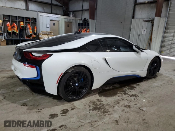 2015 BMW i8 z VIN WBY2Z2C50FV674452, wystawiony jako Copart lot #58845855 z przebiegiem 119 mil mil oraz Czysty tytuł • Clean title. Historia ofert i sprzedaży dostępna na DreamBid. Obrazek 3.