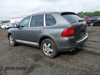 2006 Porsche Cayenne S z VIN WP1AB29P96LA67163, wystawiony jako IAAI lot #42520647 z przebiegiem 127 992 mil mil oraz . Historia ofert i sprzedaży dostępna na DreamBid. Obrazek 3.