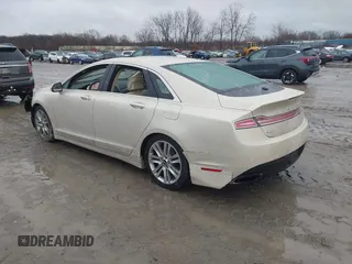 2015 Lincoln MKZ z VIN 3LN6L2J96FR618325, wystawiony jako IAAI lot #41046851 z przebiegiem Nie podano mil oraz . Historia ofert i sprzedaży dostępna na DreamBid. Obrazek 3.